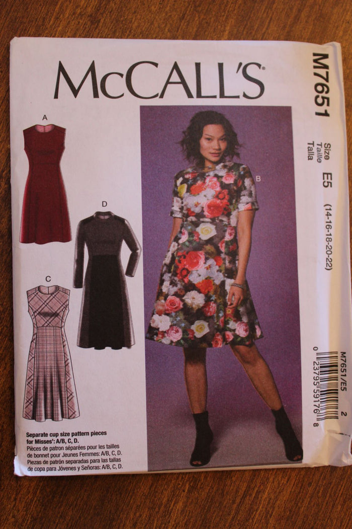 McCalls M7651, Misses Dresses, Lined, Uncut Sewing Pattern